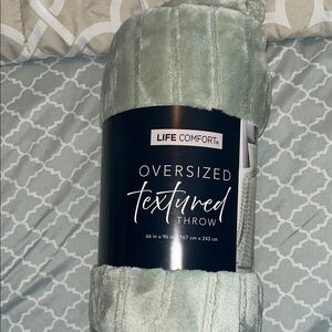 Life Comfort Oversized Textured Throw/ Blanket - Green